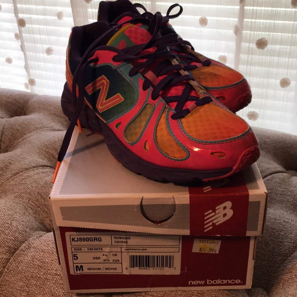 NB Running Course Shoe - size 5 kids